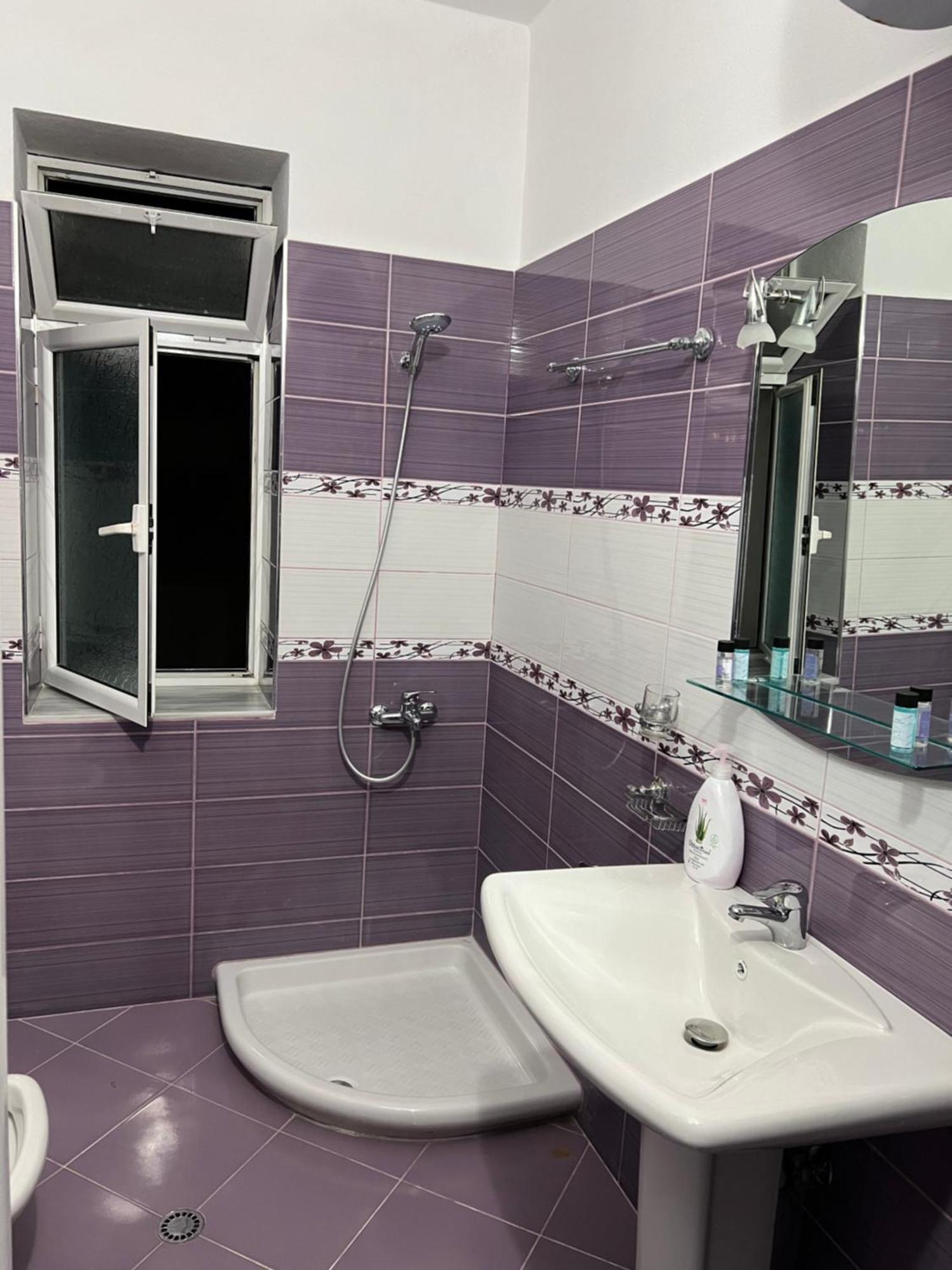 Hanna Guest House Пермет Екстер'єр фото
